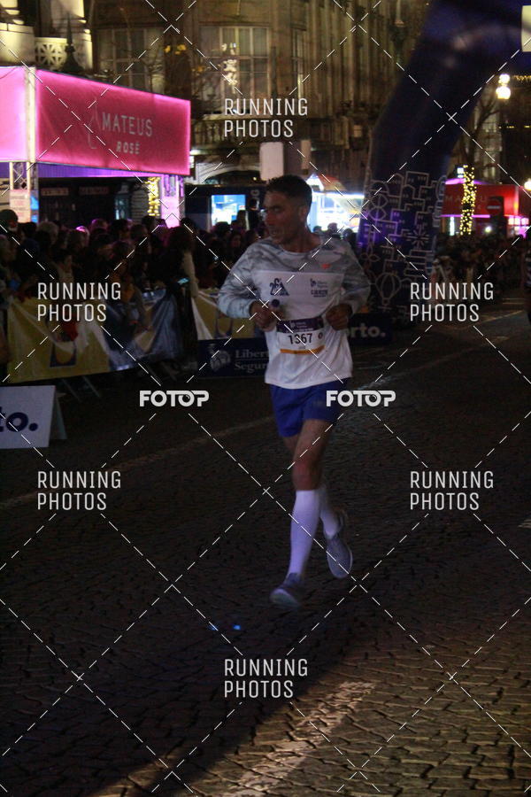 Buy your photos of the eventS�o Silvestre Porto 2019 on Fotop