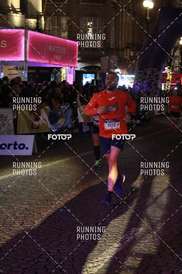 Buy your photos of the eventS�o Silvestre Porto 2019 on Fotop