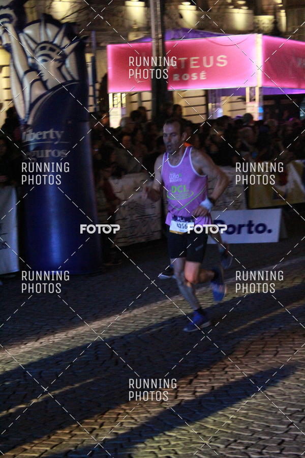 Buy your photos of the eventS�o Silvestre Porto 2019 on Fotop