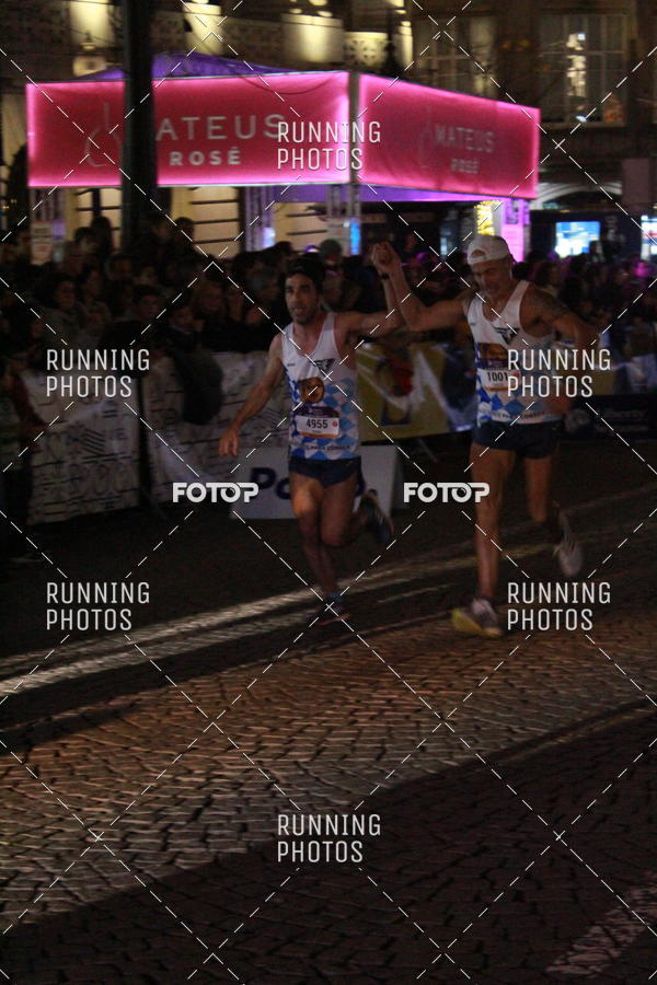 Buy your photos of the eventS�o Silvestre Porto 2019 on Fotop