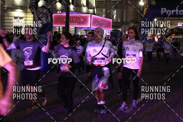 Buy your photos of the eventS�o Silvestre Porto 2019 on Fotop