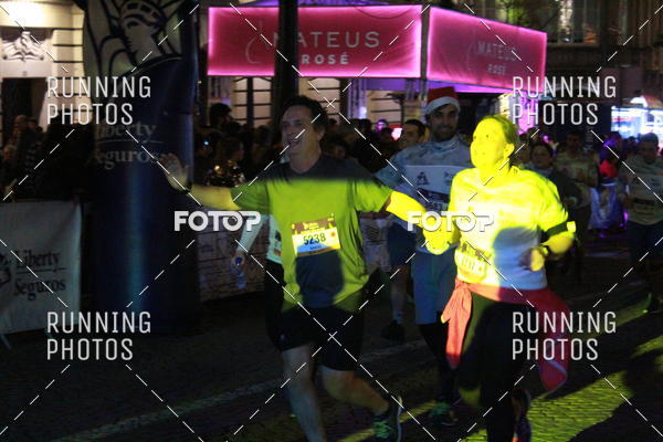 Buy your photos of the eventS�o Silvestre Porto 2019 on Fotop