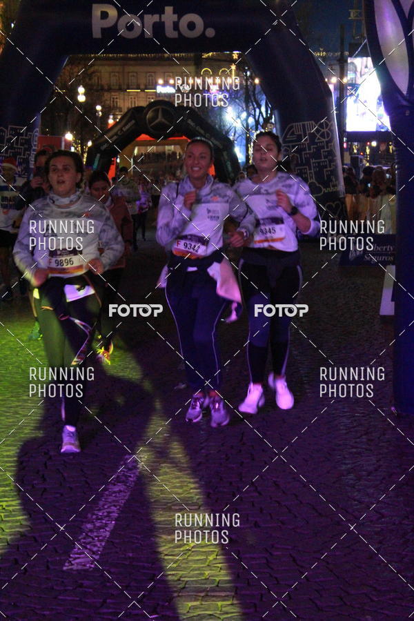 Buy your photos of the eventS�o Silvestre Porto 2019 on Fotop