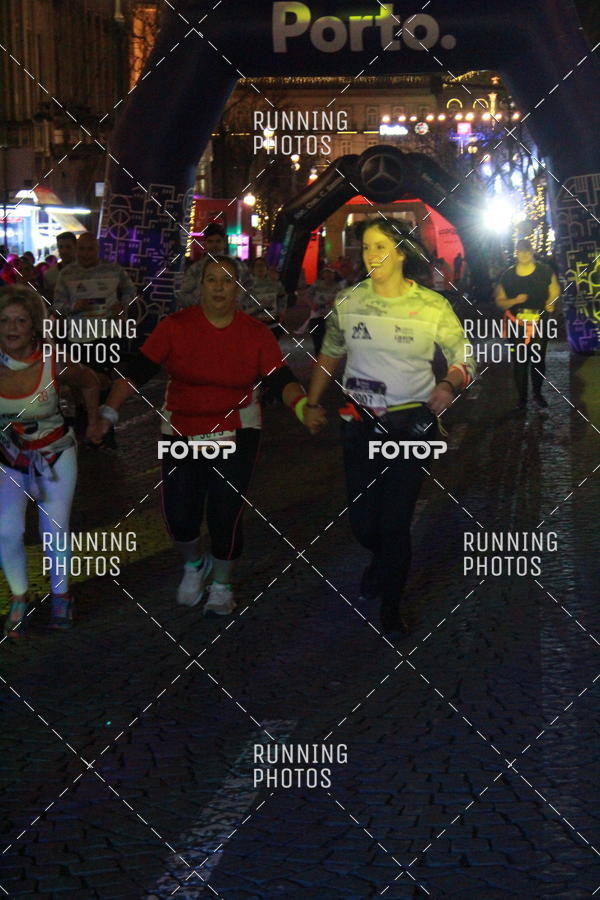 Buy your photos of the eventS�o Silvestre Porto 2019 on Fotop