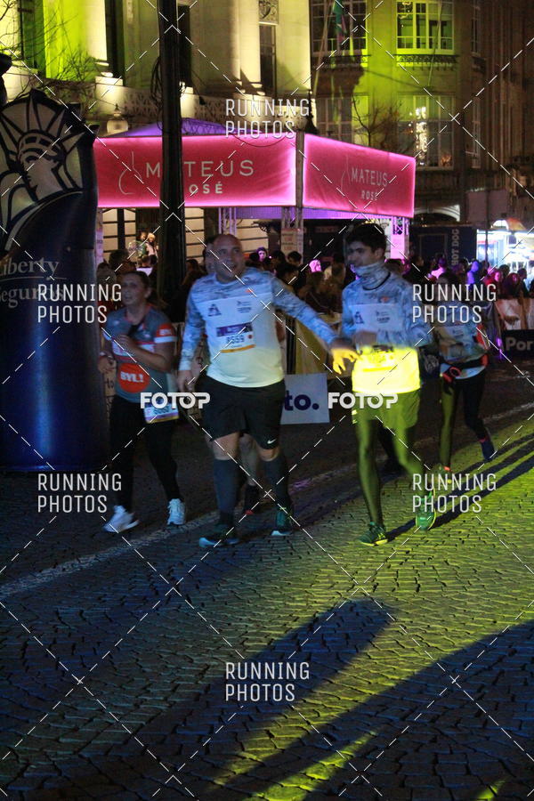 Buy your photos of the eventS�o Silvestre Porto 2019 on Fotop