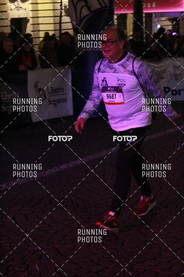 Buy your photos of the eventS�o Silvestre Porto 2019 on Fotop
