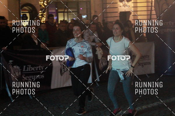 Buy your photos of the eventS�o Silvestre Porto 2019 on Fotop