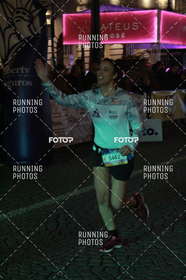 Buy your photos of the eventS�o Silvestre Porto 2019 on Fotop