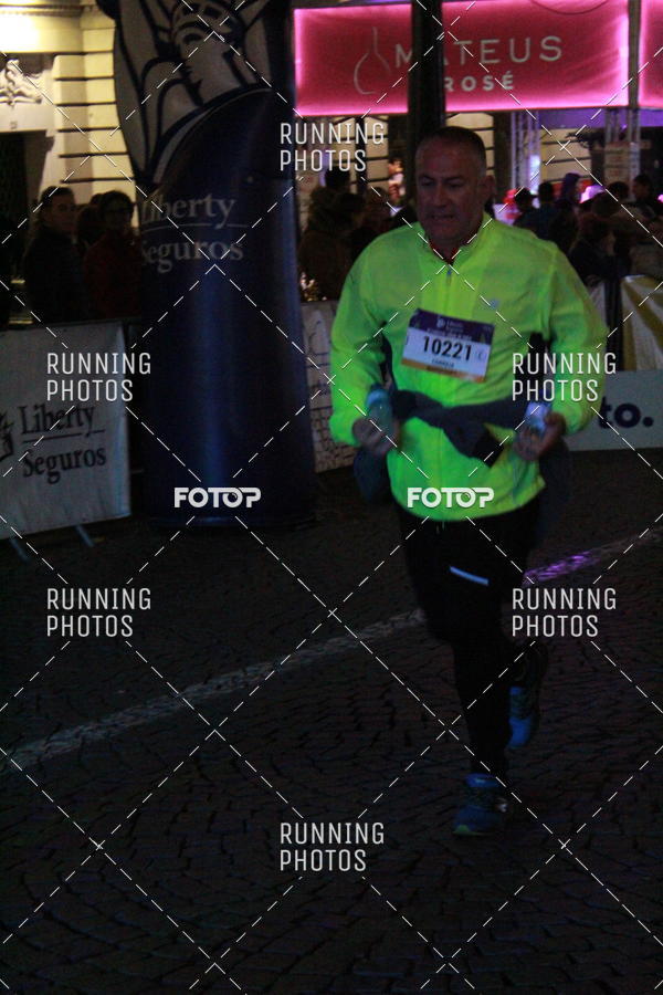 Buy your photos of the eventS�o Silvestre Porto 2019 on Fotop