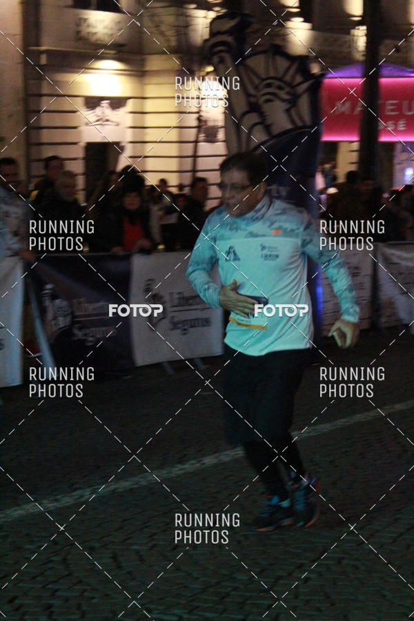 Buy your photos of the eventS�o Silvestre Porto 2019 on Fotop