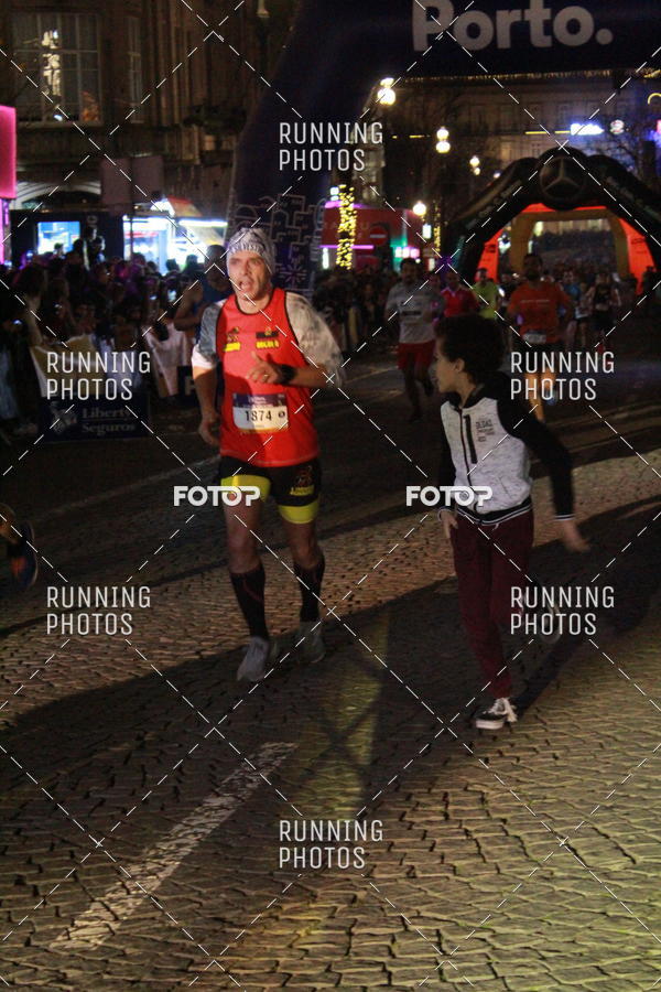 Buy your photos of the eventS�o Silvestre Porto 2019 on Fotop