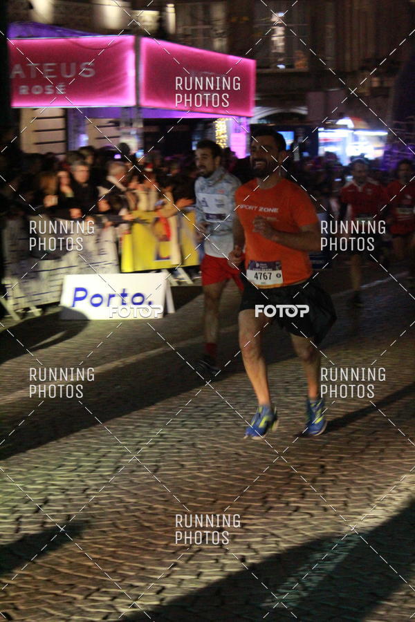 Buy your photos of the eventS�o Silvestre Porto 2019 on Fotop