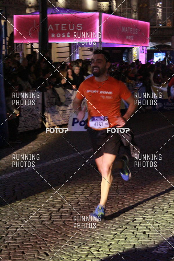 Buy your photos of the eventS�o Silvestre Porto 2019 on Fotop