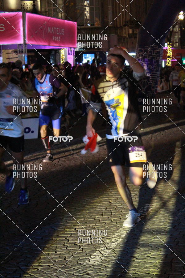 Buy your photos of the eventS�o Silvestre Porto 2019 on Fotop