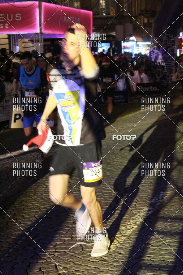 Buy your photos of the eventS�o Silvestre Porto 2019 on Fotop