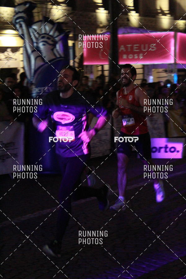 Buy your photos of the eventS�o Silvestre Porto 2019 on Fotop