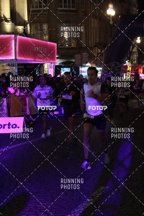 Buy your photos of the eventS�o Silvestre Porto 2019 on Fotop