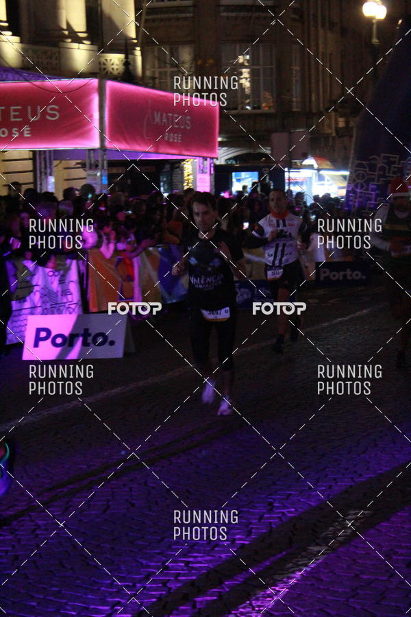 Buy your photos of the eventS�o Silvestre Porto 2019 on Fotop