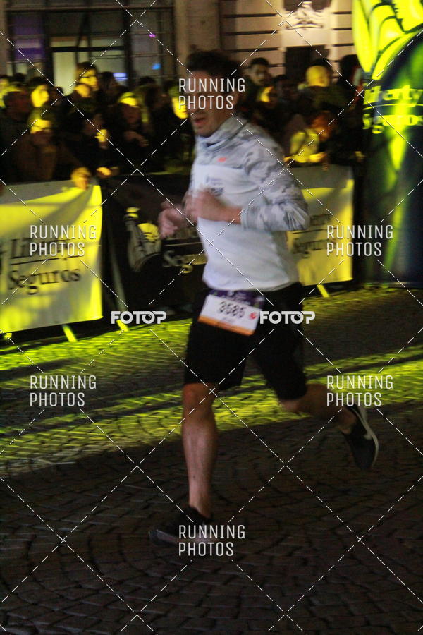 Buy your photos of the eventS�o Silvestre Porto 2019 on Fotop