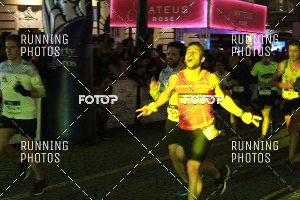 Buy your photos of the eventS�o Silvestre Porto 2019 on Fotop