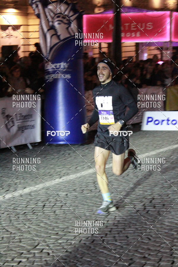 Buy your photos of the eventS�o Silvestre Porto 2019 on Fotop