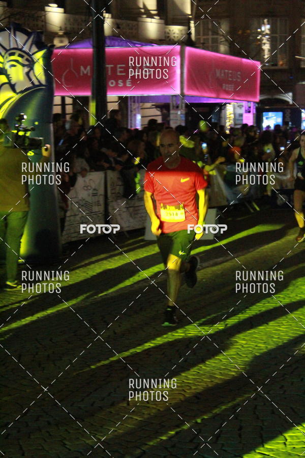 Buy your photos of the eventS�o Silvestre Porto 2019 on Fotop