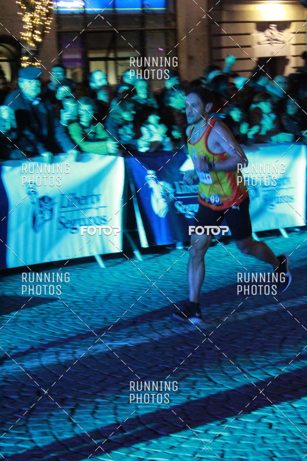 Buy your photos of the eventS�o Silvestre Porto 2019 on Fotop