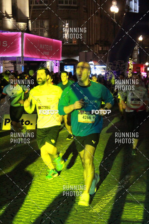 Buy your photos of the eventS�o Silvestre Porto 2019 on Fotop