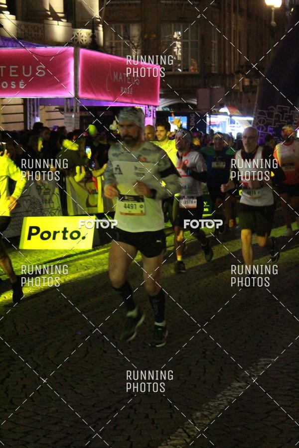 Buy your photos of the eventS�o Silvestre Porto 2019 on Fotop