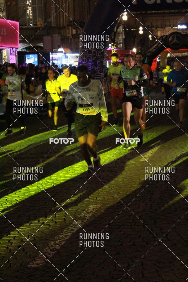 Buy your photos of the eventS�o Silvestre Porto 2019 on Fotop