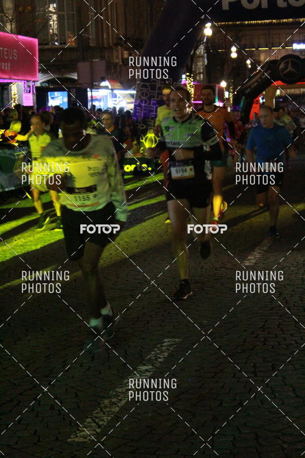 Buy your photos of the eventS�o Silvestre Porto 2019 on Fotop