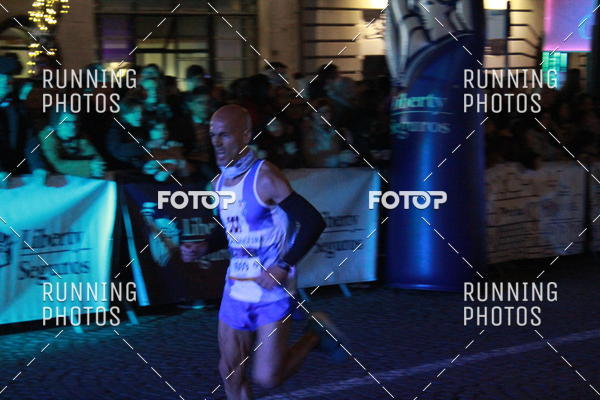 Buy your photos of the eventS�o Silvestre Porto 2019 on Fotop