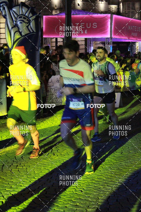 Buy your photos of the eventS�o Silvestre Porto 2019 on Fotop