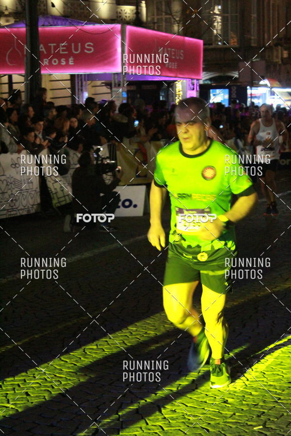 Buy your photos of the eventS�o Silvestre Porto 2019 on Fotop