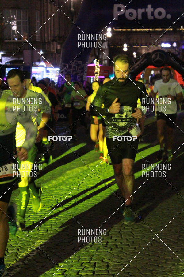 Buy your photos of the eventS�o Silvestre Porto 2019 on Fotop