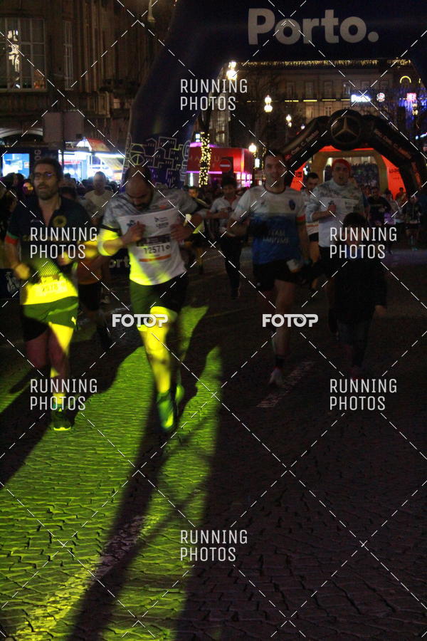 Buy your photos of the eventS�o Silvestre Porto 2019 on Fotop