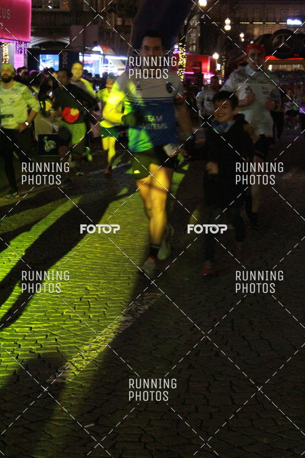 Buy your photos of the eventS�o Silvestre Porto 2019 on Fotop