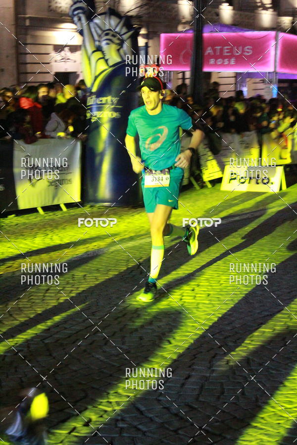 Buy your photos of the eventS�o Silvestre Porto 2019 on Fotop