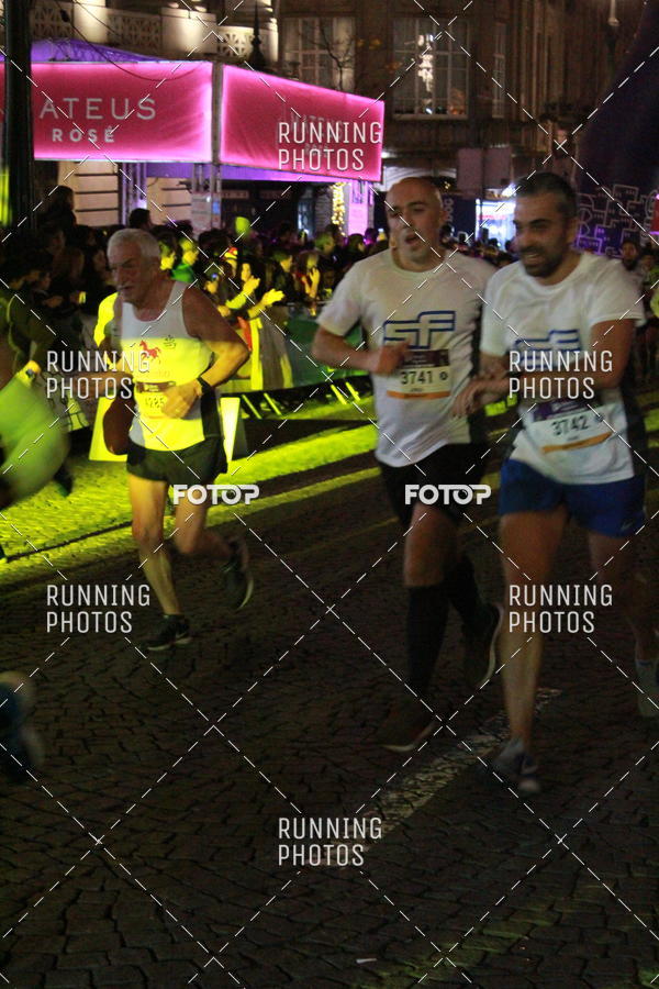 Buy your photos of the eventS�o Silvestre Porto 2019 on Fotop