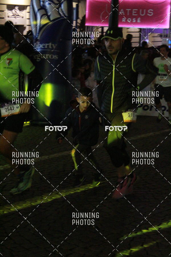 Buy your photos of the eventS�o Silvestre Porto 2019 on Fotop