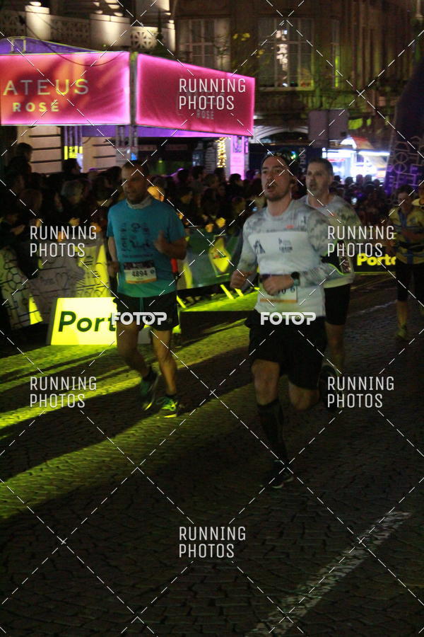 Buy your photos of the eventS�o Silvestre Porto 2019 on Fotop
