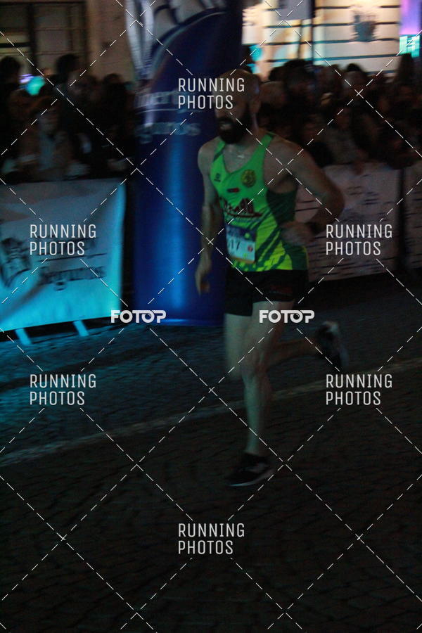 Buy your photos of the eventS�o Silvestre Porto 2019 on Fotop
