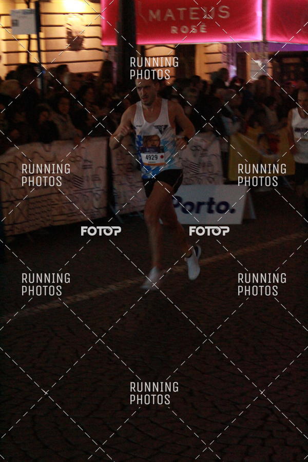 Buy your photos of the eventS�o Silvestre Porto 2019 on Fotop