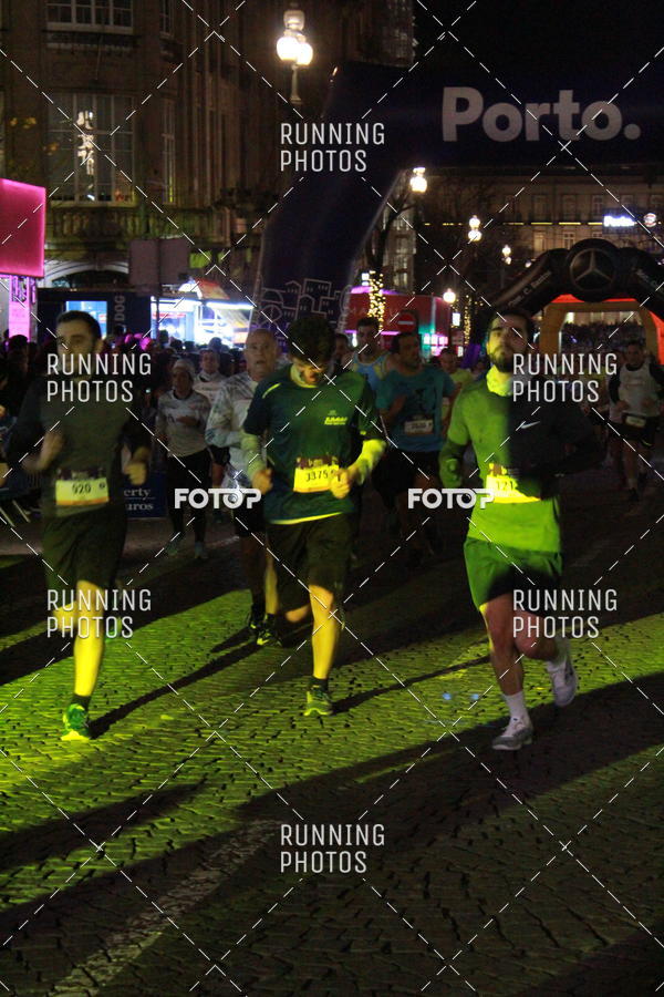 Buy your photos of the eventS�o Silvestre Porto 2019 on Fotop