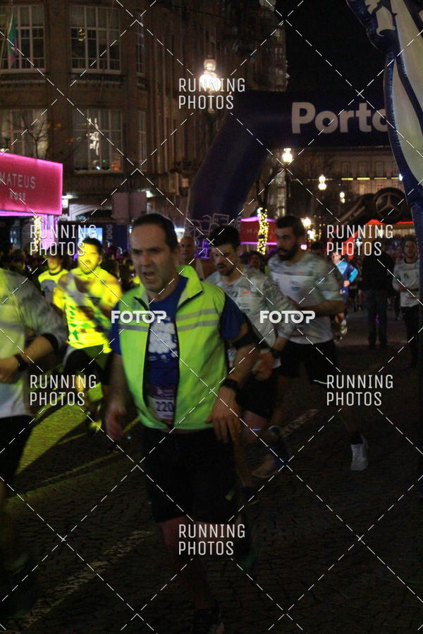 Buy your photos of the eventS�o Silvestre Porto 2019 on Fotop