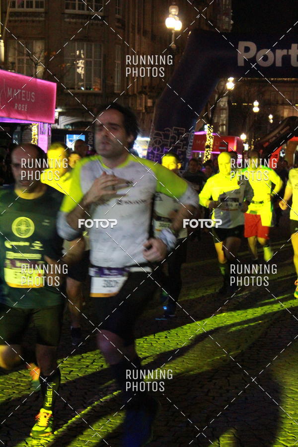 Buy your photos of the eventS�o Silvestre Porto 2019 on Fotop