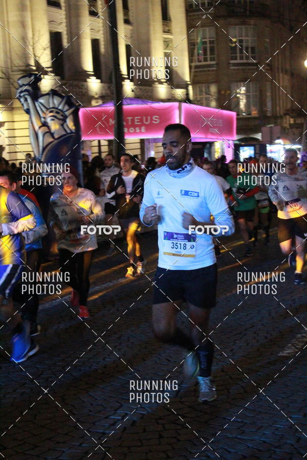 Buy your photos of the eventS�o Silvestre Porto 2019 on Fotop