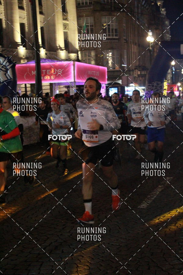 Buy your photos of the eventS�o Silvestre Porto 2019 on Fotop