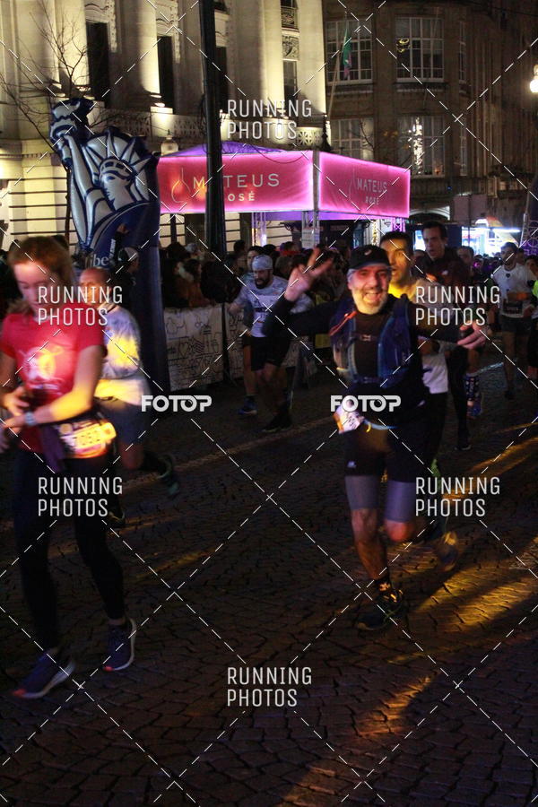 Buy your photos of the eventS�o Silvestre Porto 2019 on Fotop