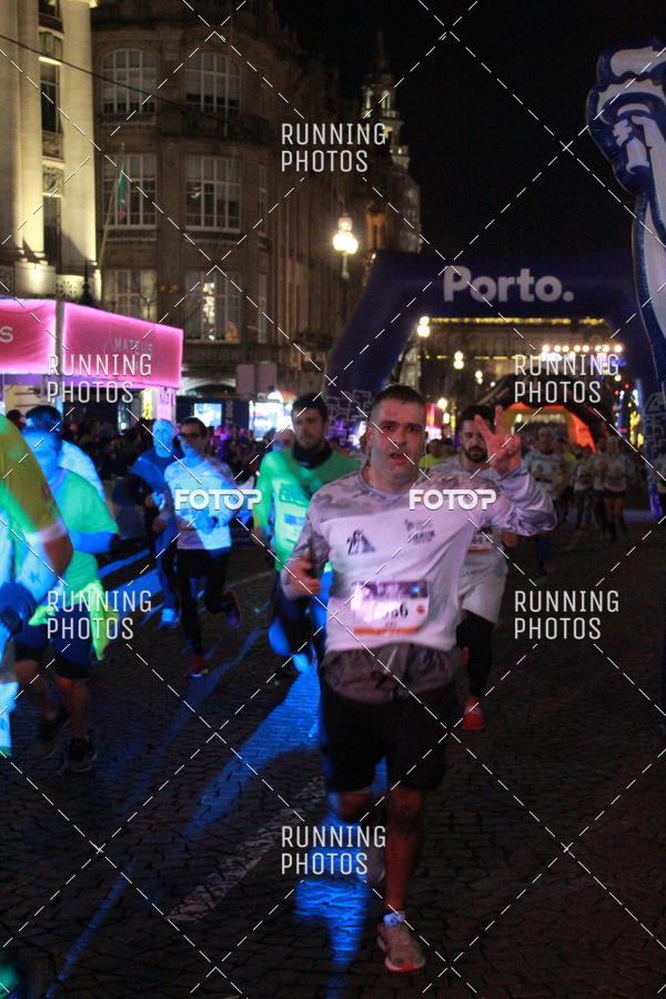 Buy your photos of the eventS�o Silvestre Porto 2019 on Fotop